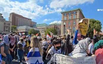 Two very brave girls standing up to the pro-terror mob that is celebrating the October 7 atrocities at Columbia University